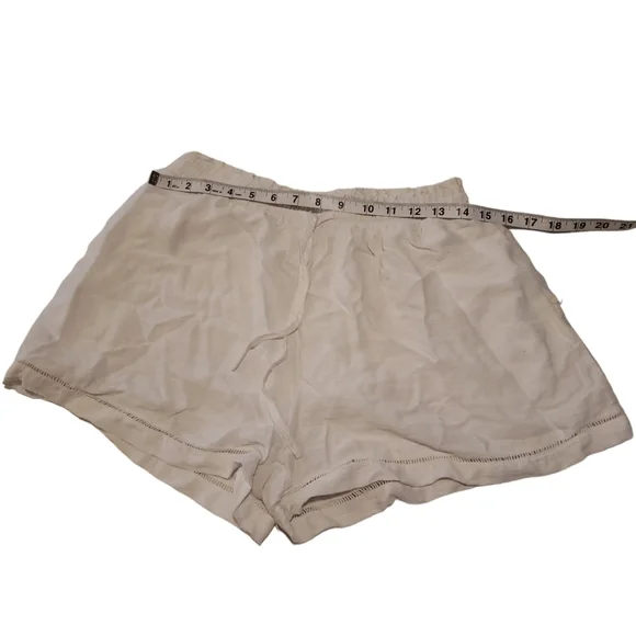Princess Polly Women's Size 8 White Linen Shorts - Picture 3 of 6